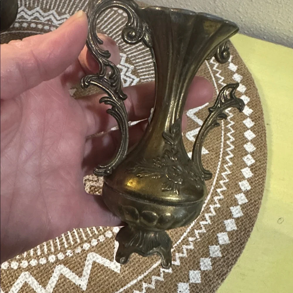 VTG Brass (India) planter with foliage & Brass vase (Italy) broken handle set